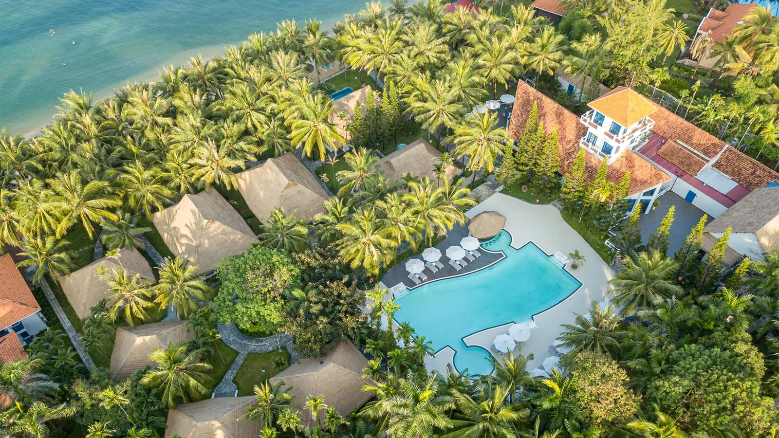 L’Azure: Khu nghỉ dưỡng xanh mát nơi “đảo Ngọc”