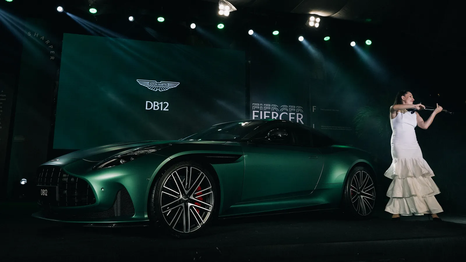 Aston Martin, Bentley, Ferrari lần lượt ra mắt xe GT mới tại Vietnam
