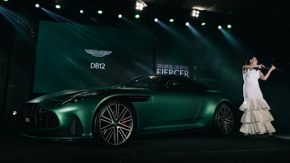 Aston Martin, Bentley, Ferrari lần lượt ra mắt xe GT mới tại Vietnam