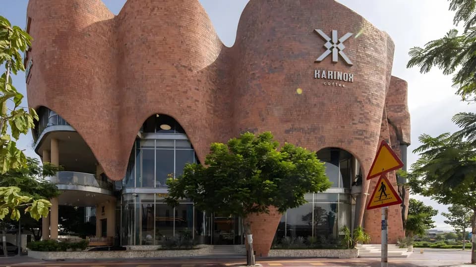 Quán coffee mang đậm kiến trúc Chăm Pa ở xứ sở của gió Ninh Thuận