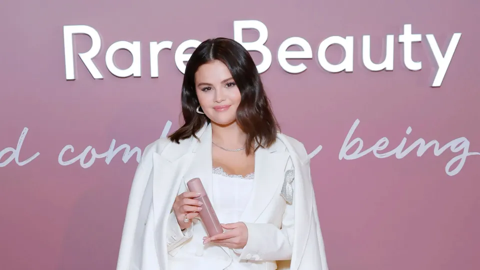 Selena Gomez nhờ vào đế chế Rare Beauty trở thành nữ hoàng tỷ đô