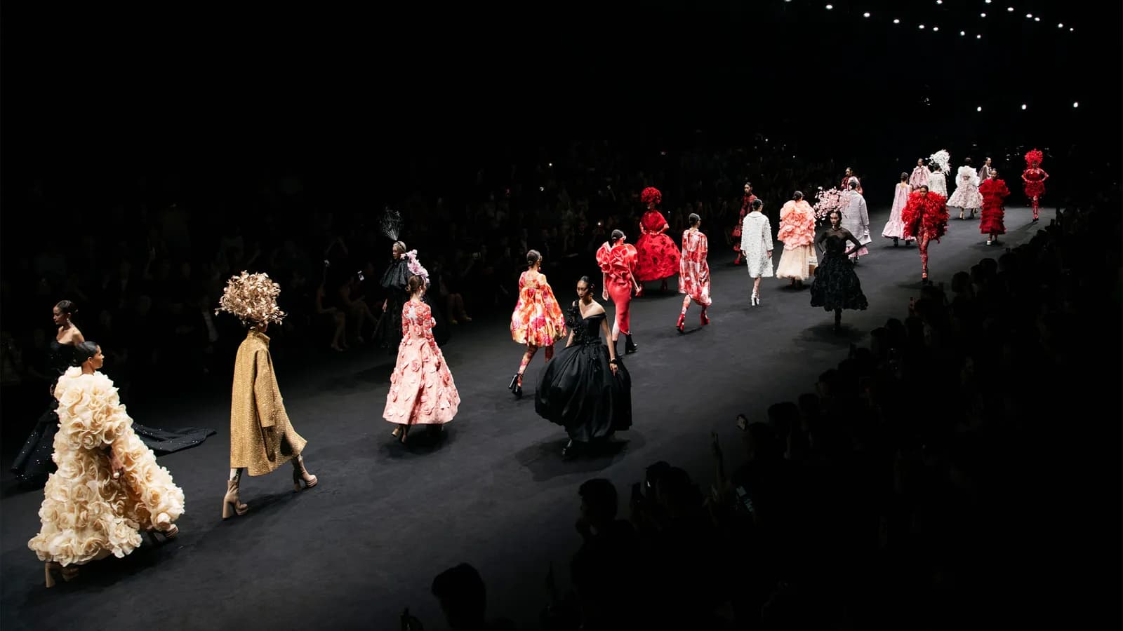 Shanghai Fashion Week 2025 mang đến “làn sóng” sáng tạo mới