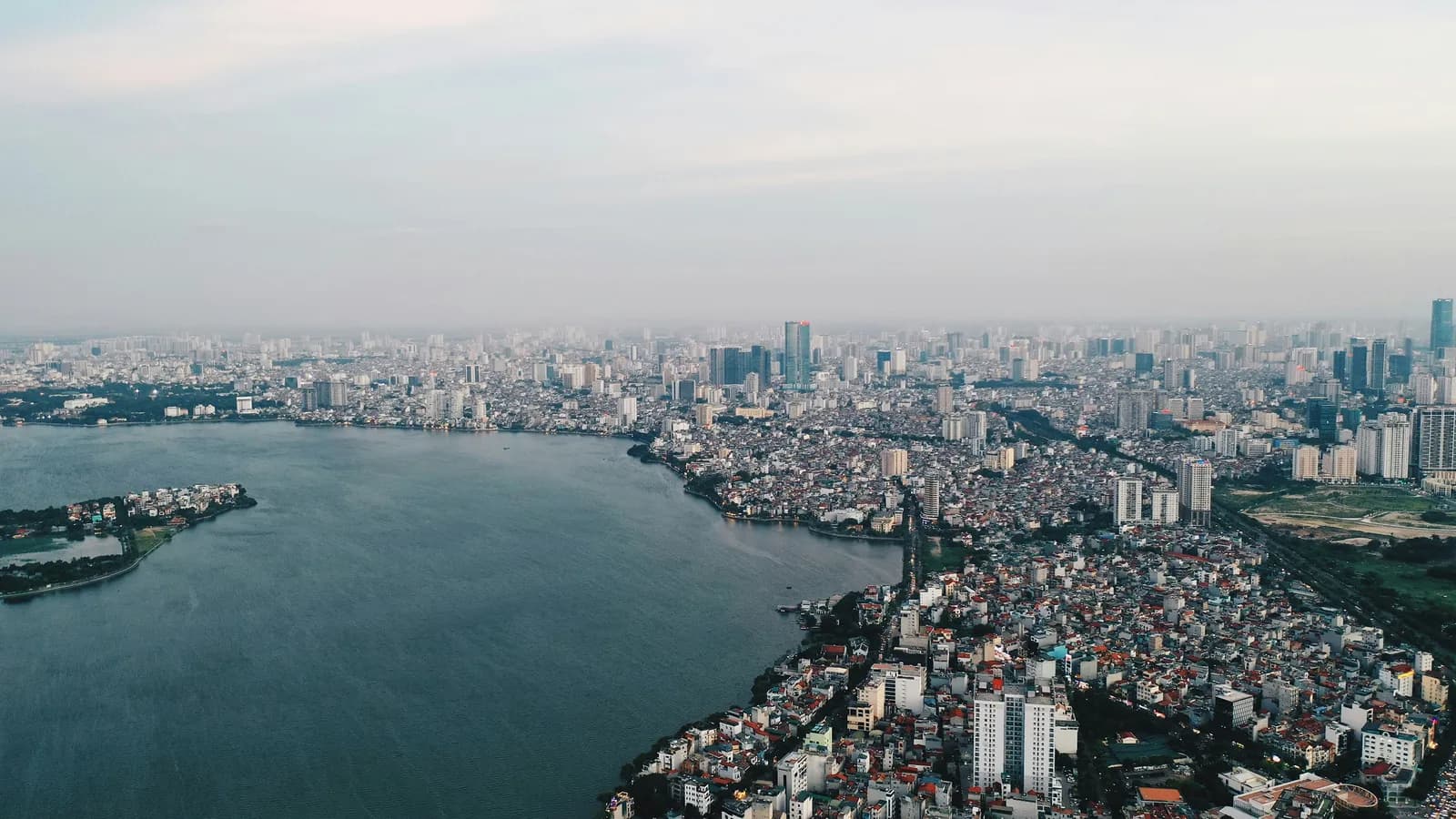 Giá bất động sản TP. Hồ Chí Minh vượt Singapore, cao thứ 2 Đông Nam Á