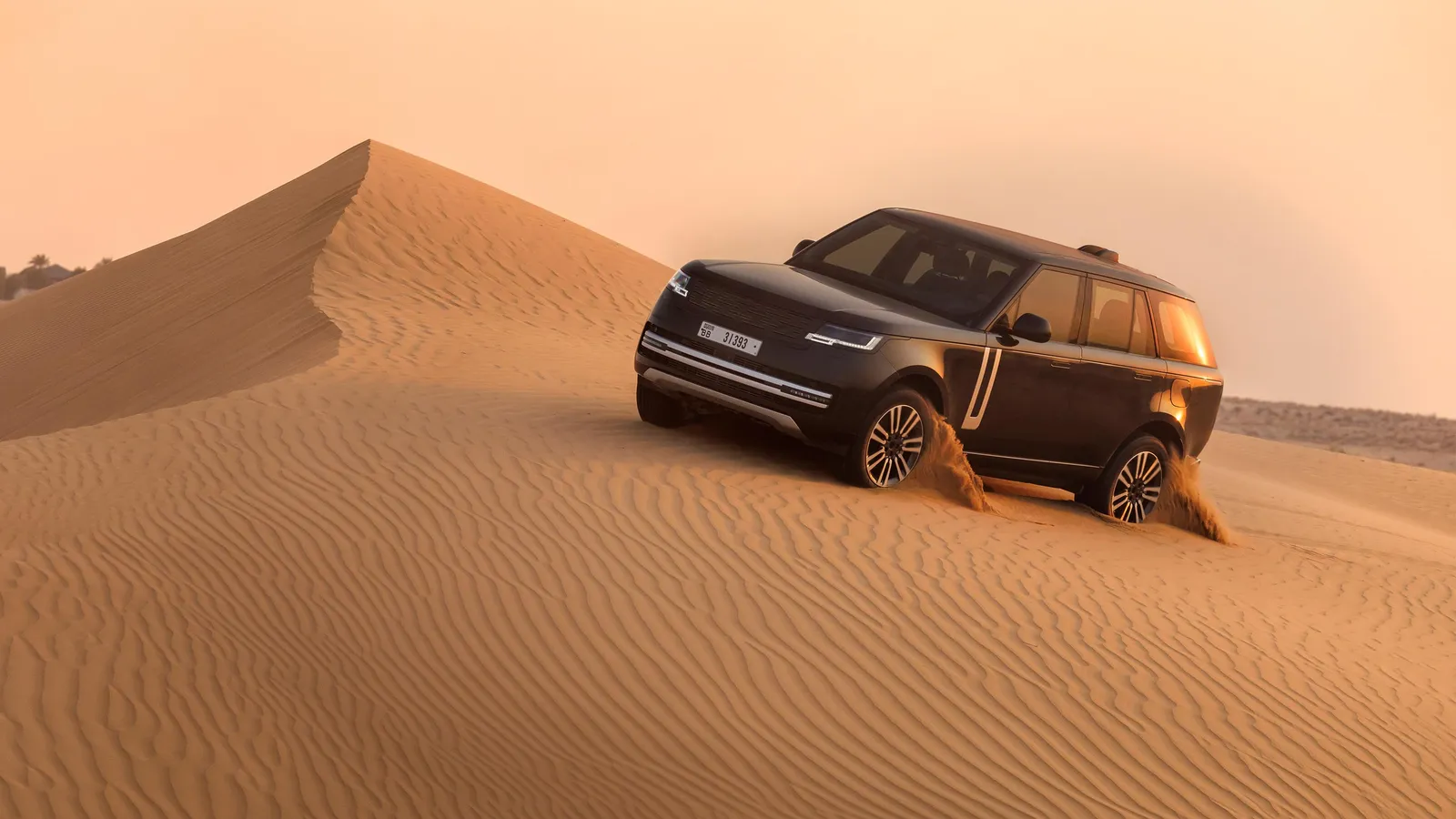 Range Rover Electric "thử lửa" ở sa mạc có nhiệt độ trên 50°C