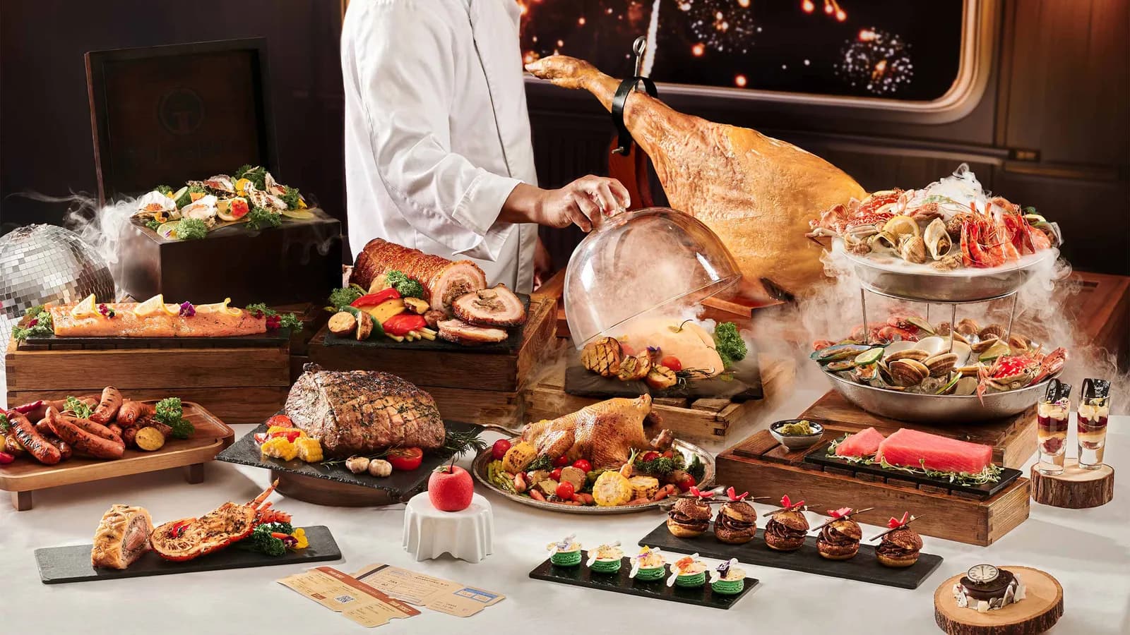 Trở về thập niên 90 và du hành trên chuyến tàu Năm Mới cùng Sheraton Grand Danang