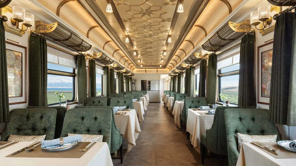 Trung Quốc mở rộng dịch vụ đường sắt xa xỉ với tuyến tàu mới Train of Glamour vào năm 2025