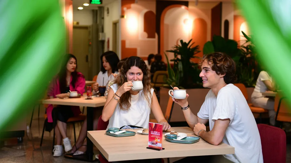The Phoenix: Điểm hẹn lý tưởng để ăn ngon & đãi tiệc ở sân bay Tân Sơn Nhất mùa lễ hội