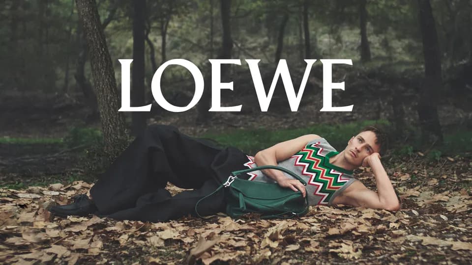 LOEWE Xuân Hè 2025 đưa Vương Nhất Bác, Taylor Russell và Drew Starkey khám phá rừng sâu