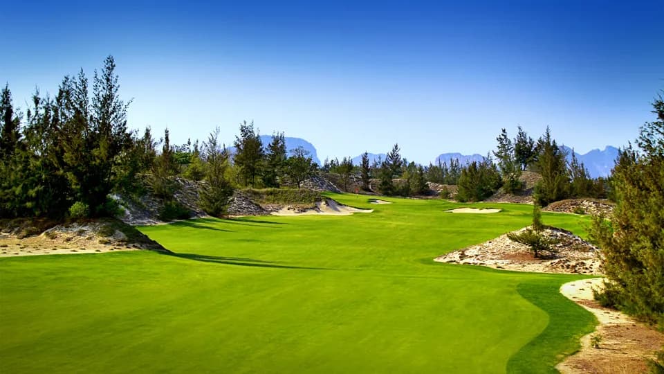 Sheraton Grand Danang Resort ra mắt gói nghỉ dưỡng và chơi golf kết hợp cùng Legend Danang Golf Resort