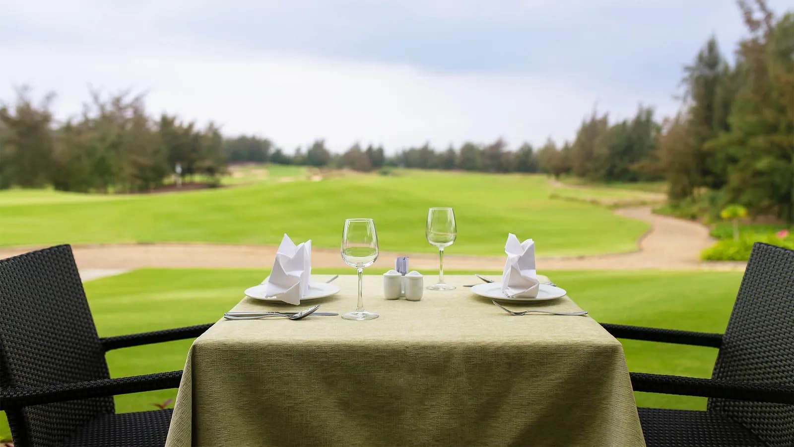 Vietnam Golf Coast: điểm đến hấp dẫn golf thủ và tín đồ ẩm thực