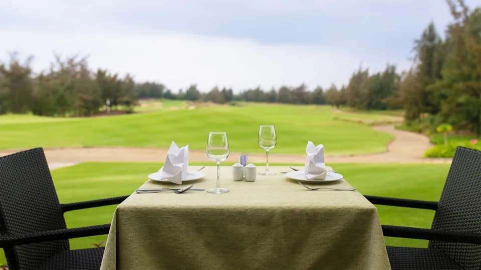 Vietnam Golf Coast: điểm đến hấp dẫn golf thủ và tín đồ ẩm thực