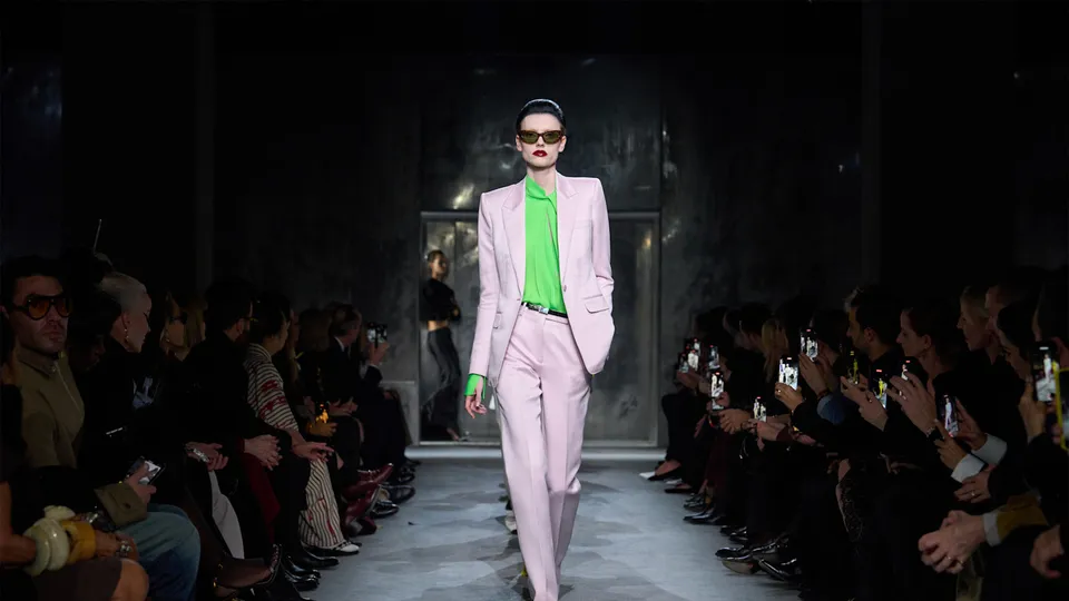 Paris Fashion Week 2025 (P.2): Chloé, Givenchy, Schiaparelli, Hermès, McQueen…