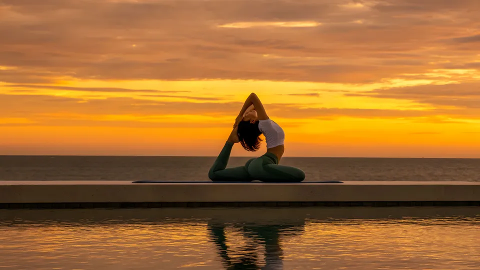 Trải nghiệm yoga ngoài trời cùng Azerai Kê Gà Bay