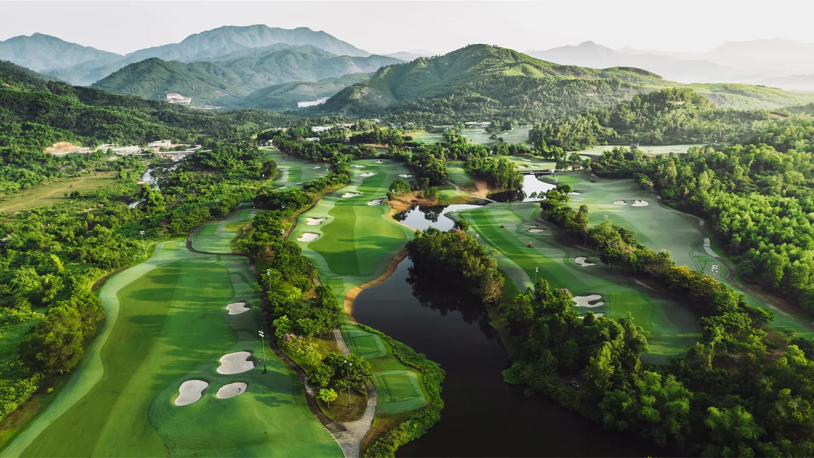 Du lịch golf miền Trung bứt phá với loạt đường bay quốc tế mới