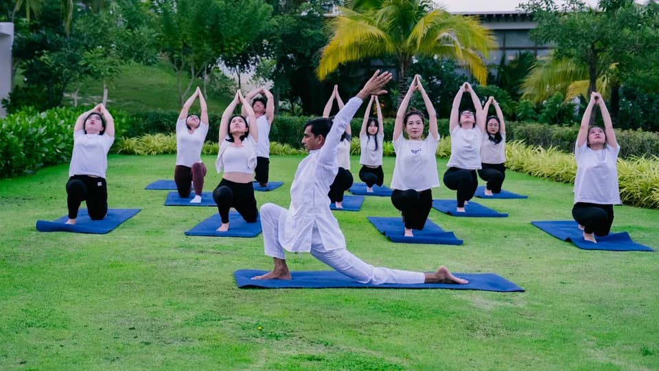 Các khu nghỉ dưỡng mừng Ngày hội Sức khỏe Toàn cầu và Ngày Yoga Quốc Tế