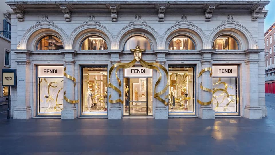 FENDI: Hành trình 100 năm & dải ruy băng vàng