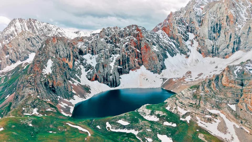 Chuyến trekking sinh tử 16 tiếng đến hồ Eshenkul (Kyrgyzstan)