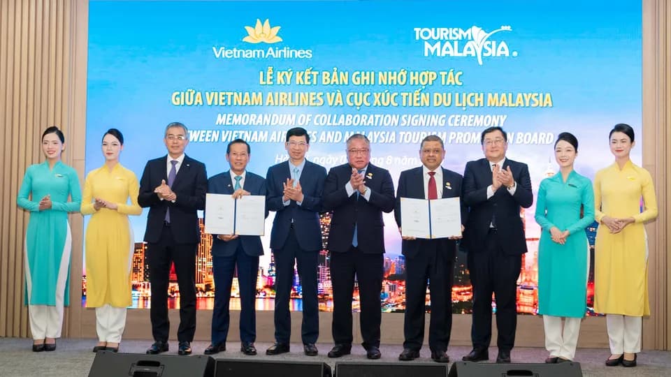 Vietnam Airlines ký kết hợp tác phát triển du lịch cùng Tourism Malaysia