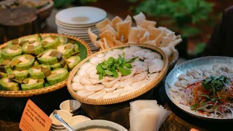Du ngoạn bằng hương vị qua những vùng biển đảo Việt Nam