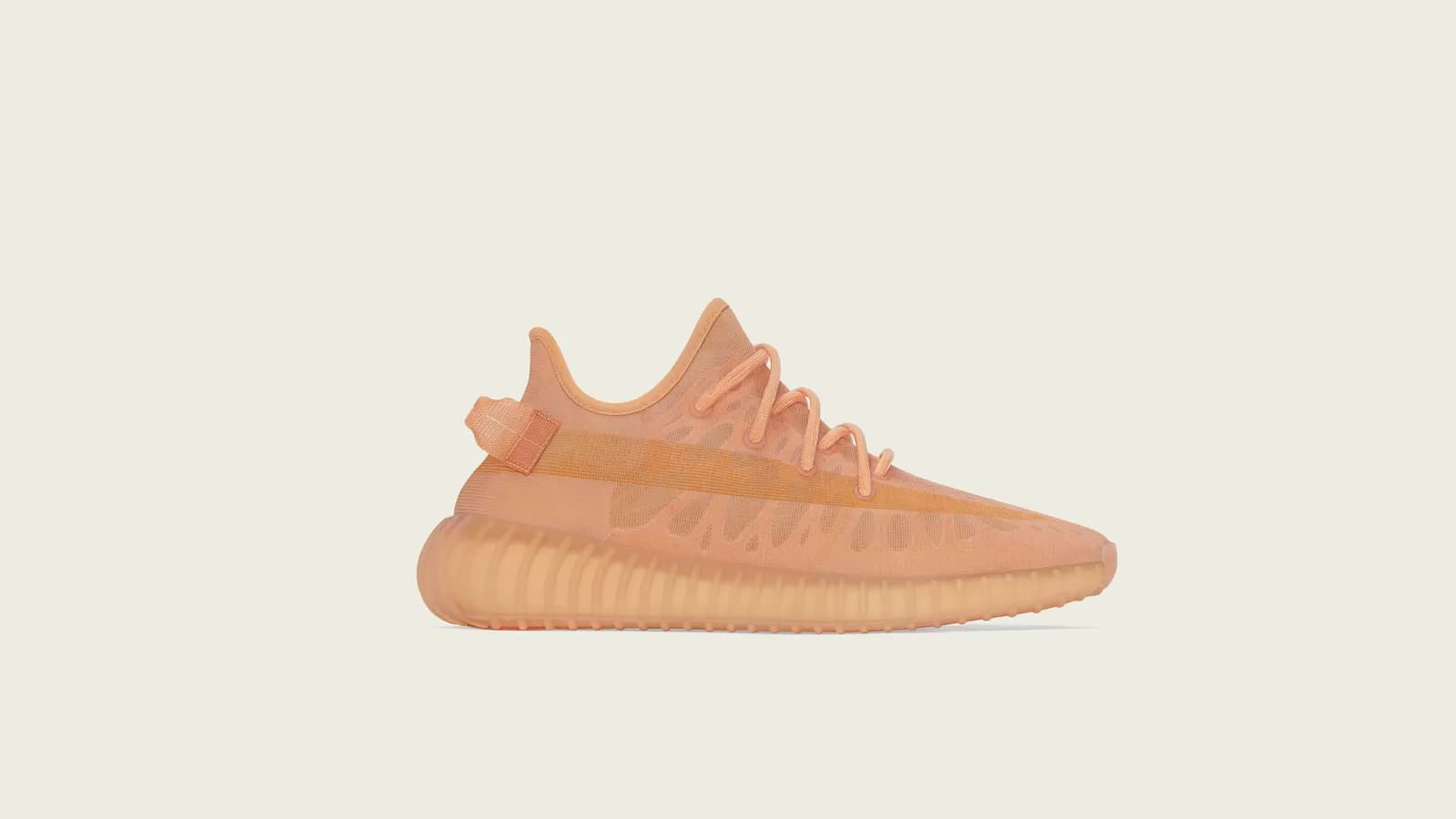 adidas x Kanye West trình làng phiên bản Mono Clay tinh tế của dòng YEEZY BOOST trứ danh