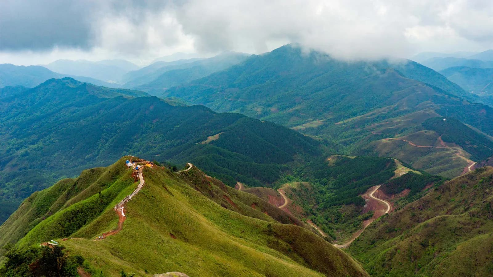Về Bình Liêu cưỡi "sống lưng khủng long" vượt đại ngàn
