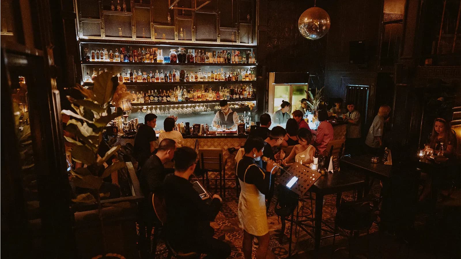5 speakeasy bar phù hợp để “thả trôi” cảm xúc tại TPHCM