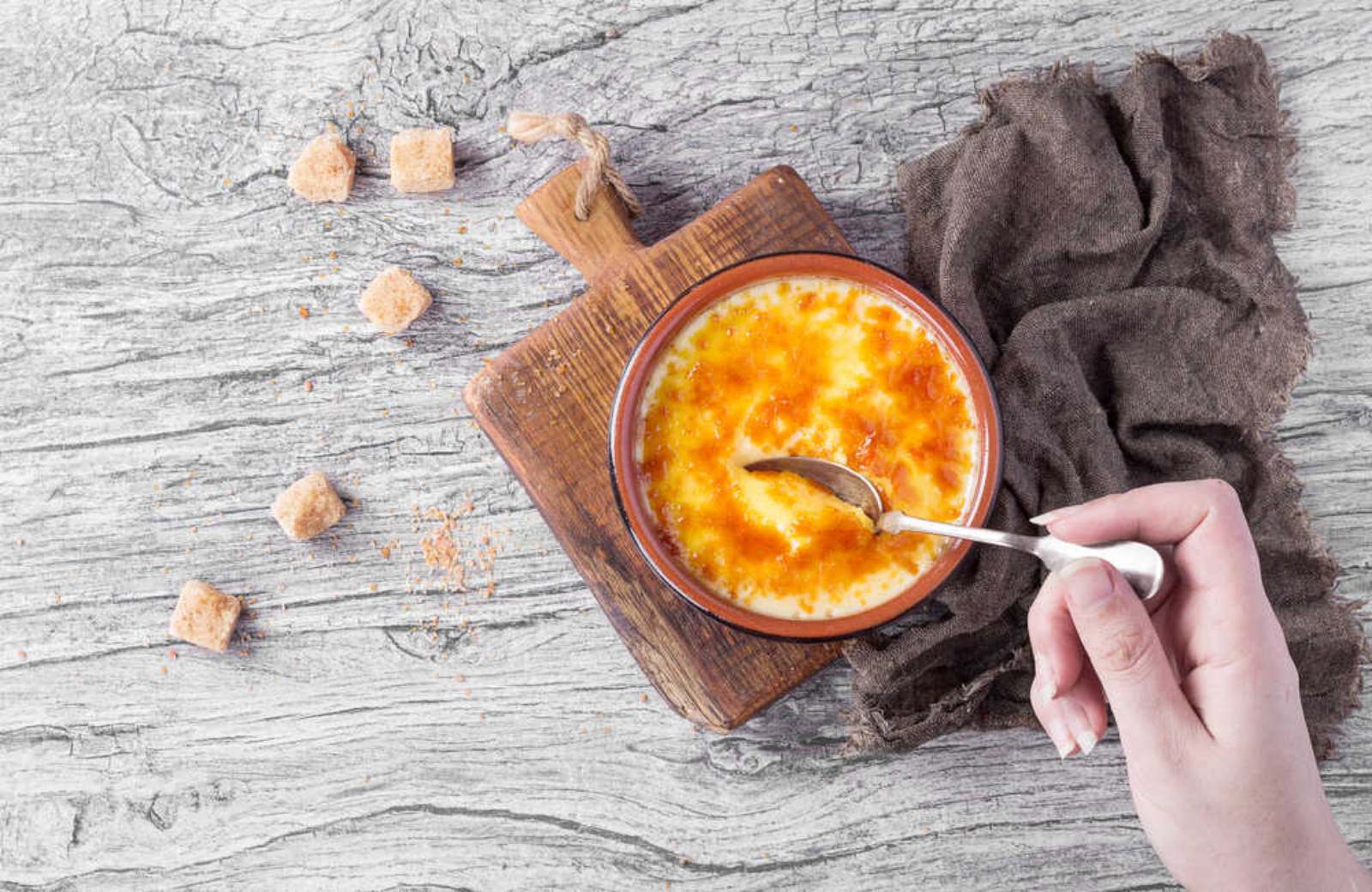 WWK-Creme-Brulee-mon-banh-trang-mieng