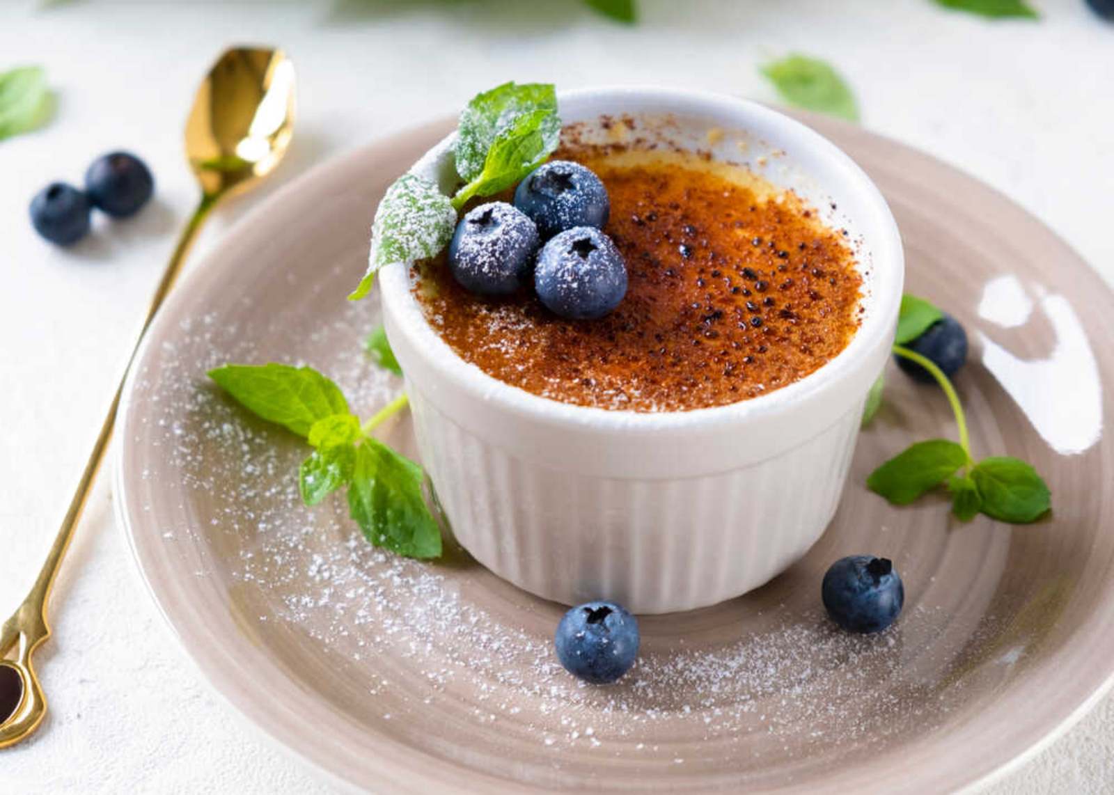 WWK-Creme-Brulee-mon-banh-trang-mieng