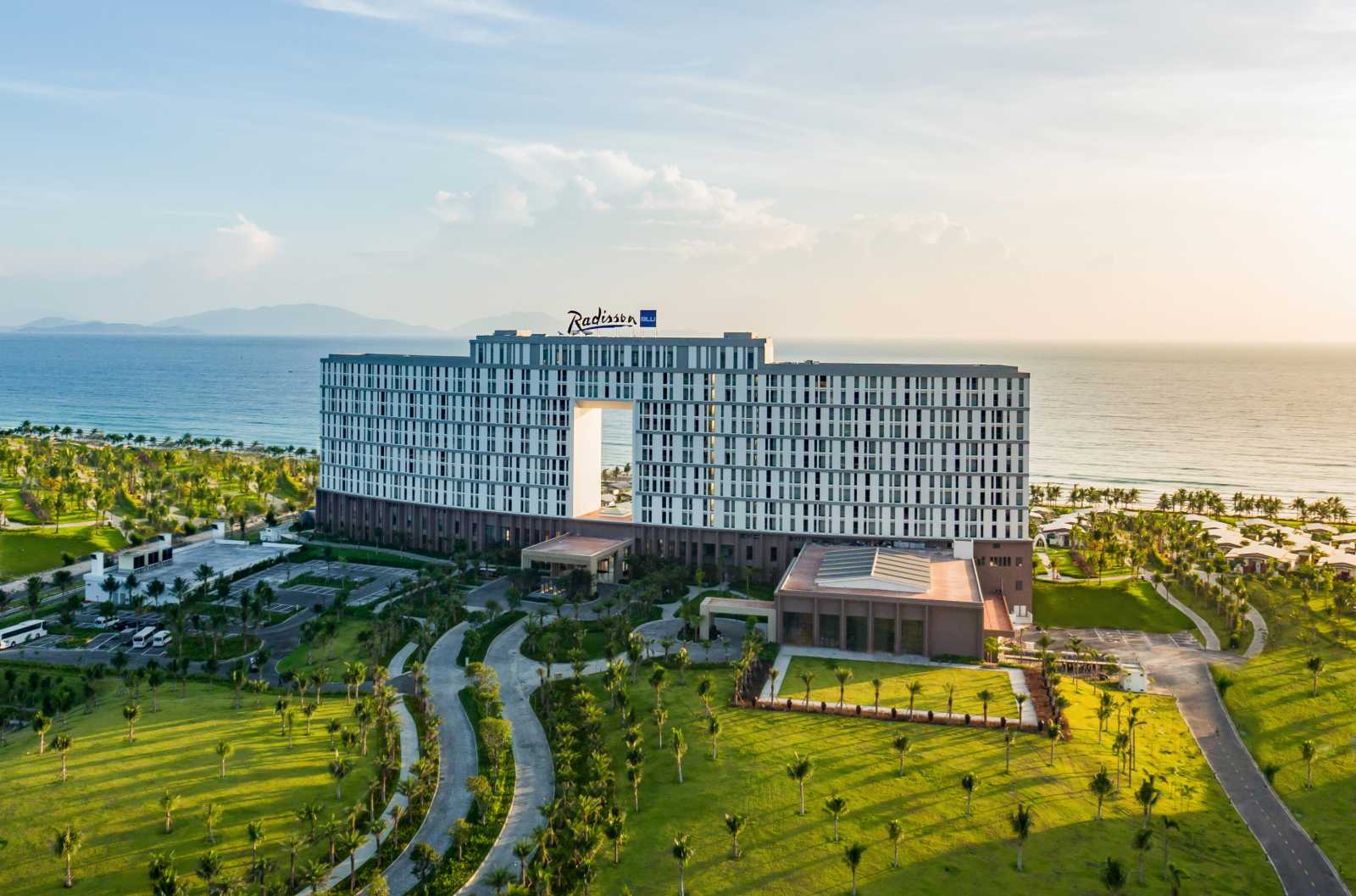 Radisson Blu Resort Cam Ranh, World Luxury Award 2020, Luxury Beach Resort, Vietnamese Cuisine 