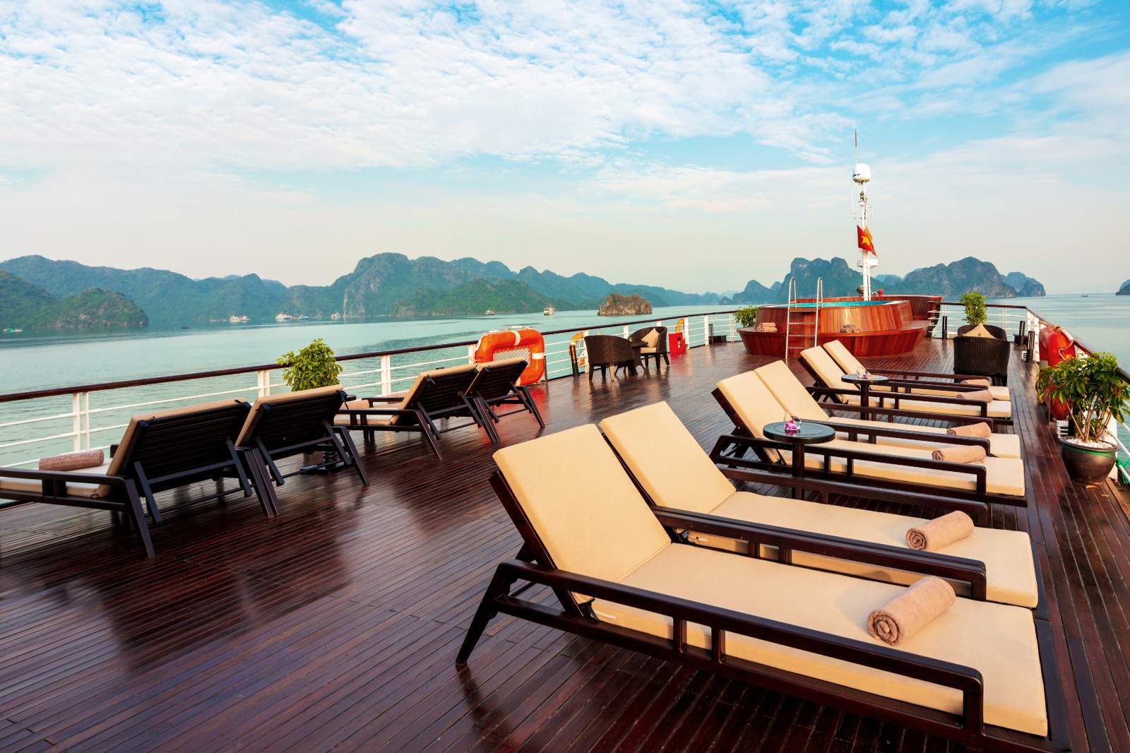 Du thuyền, Lan Hạ, 5 sao, Orchid Cruises, Orchid Premium Cruises, ưu đãi, wowweekend