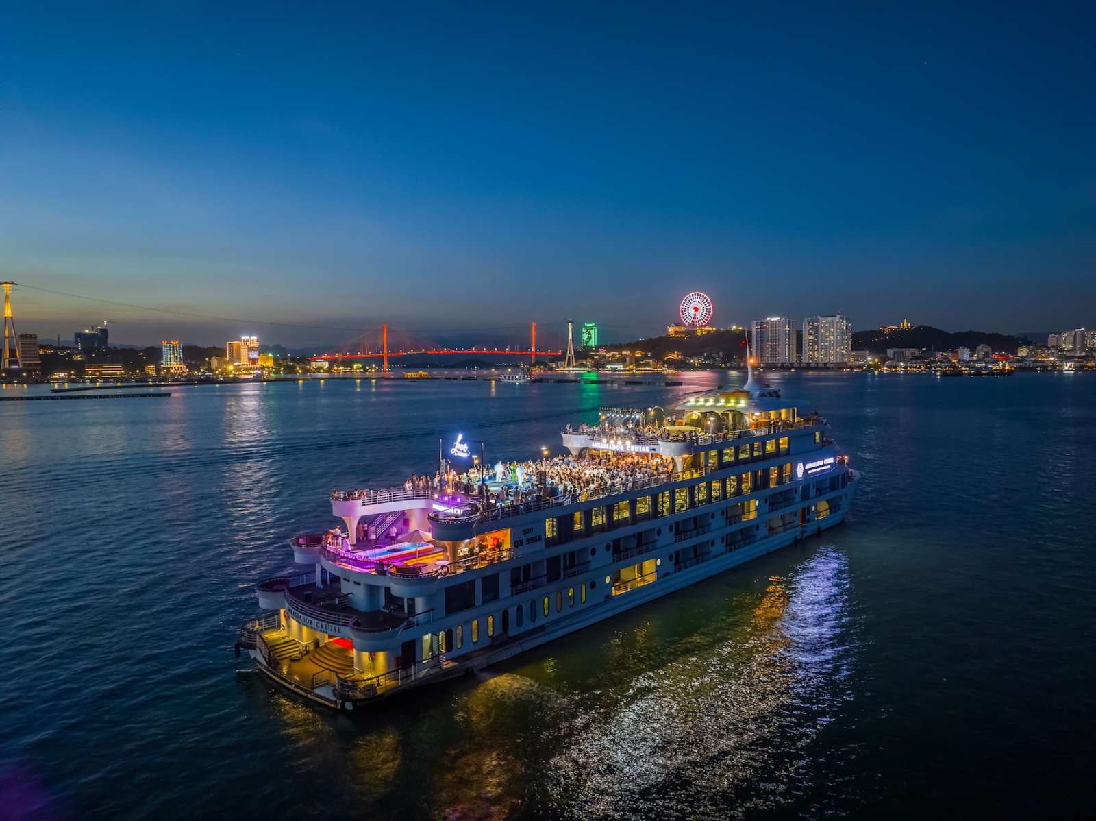 Ambassador Cruise II, Ambassador Cruise, du thuyền 5 sao, du thuyền, Vịnh Hạ Long, ẩm thực lễ hội