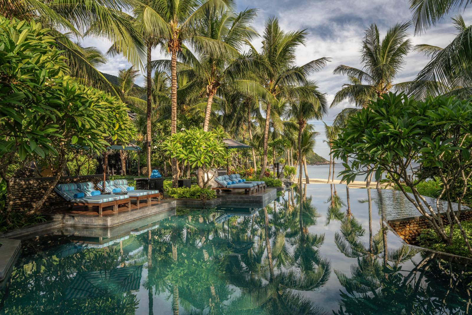 Intercontinental Danang Sun Peninsula Resort, trải nghiệm cá nhân hóa, hoạt động tại khu nghỉ dưỡng, personalized experience in hospitality industry, personalized activities in resorts, 5-star resort vietnam