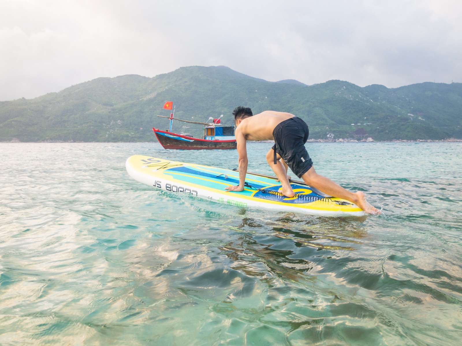 Nha Trang, chèo thuyền SUP, du lịch, trải nghiệm, khám phá