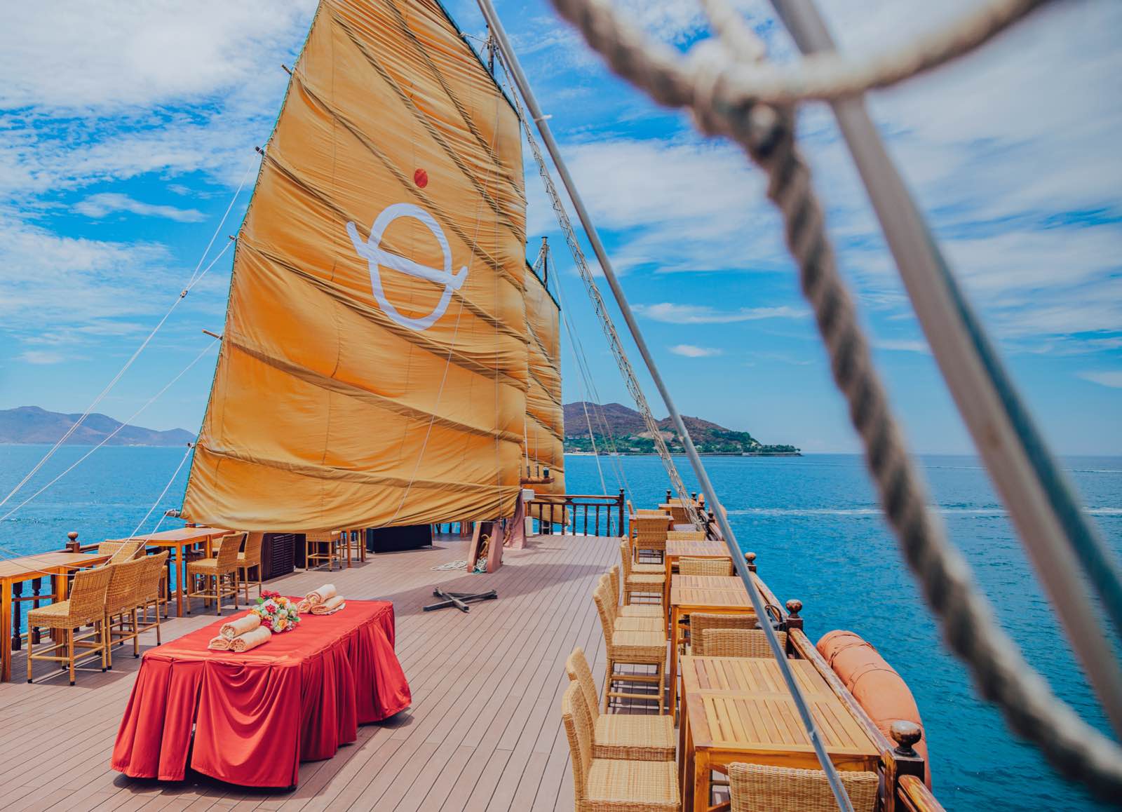 Du thuyền, Du thuyền vịnh Nha Trang, trải nghiệm, khám phá