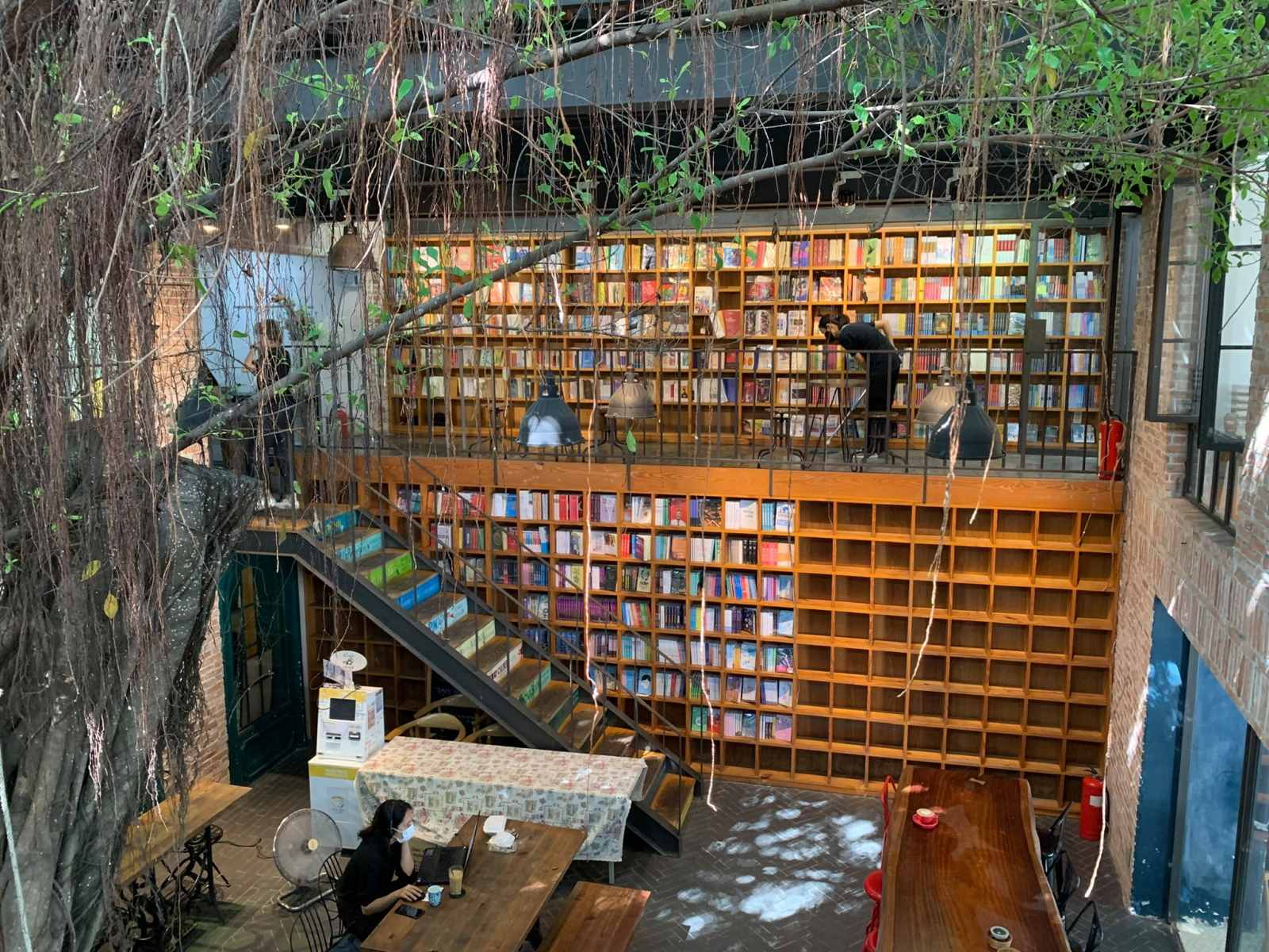 Nhã Nam Books N' Coffee: Cà Phê Sách Dành Cho Các 