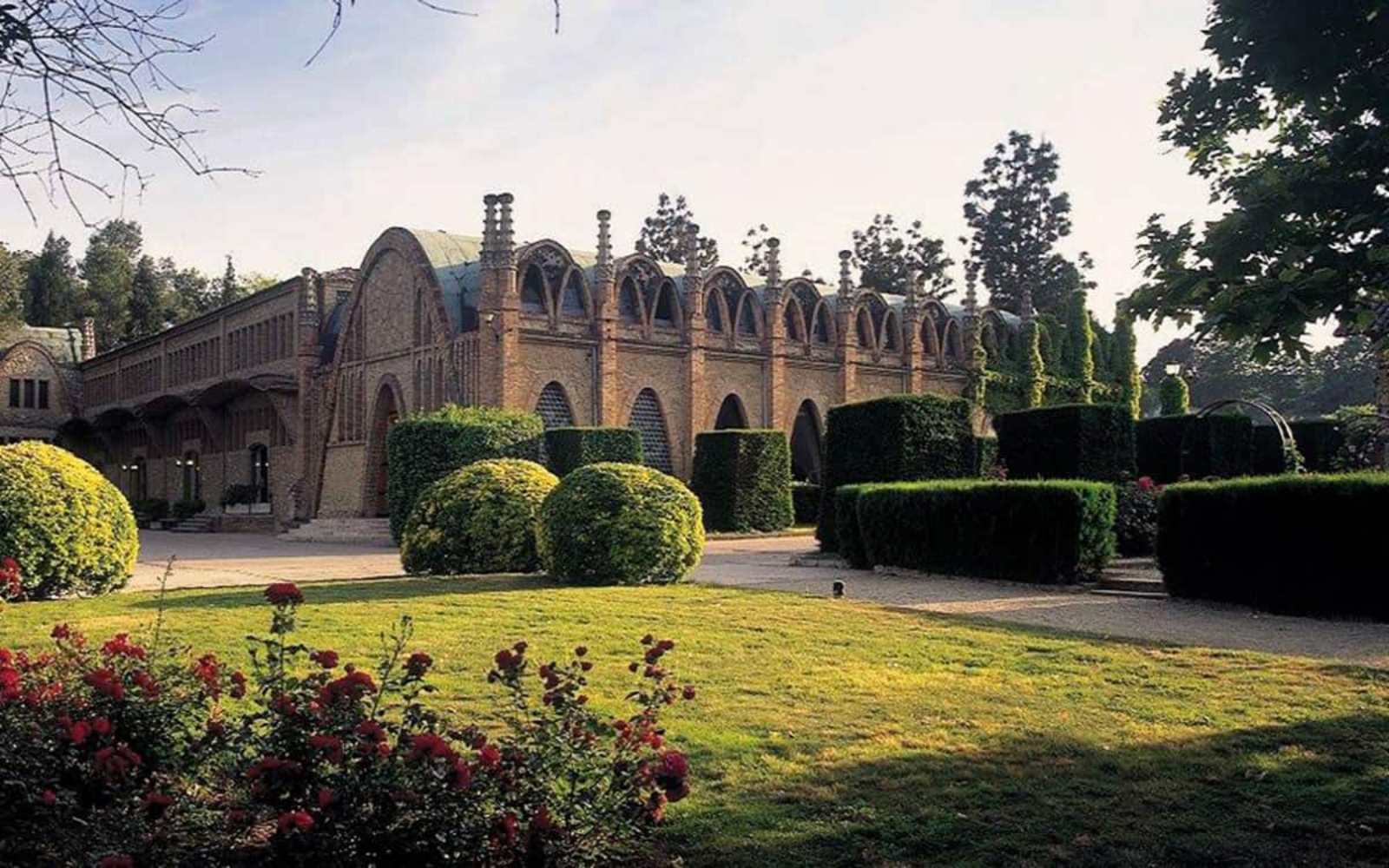 nha-may-ruou-vang-lau-doi-nhat-the-gioi-codorniu-winery-tours