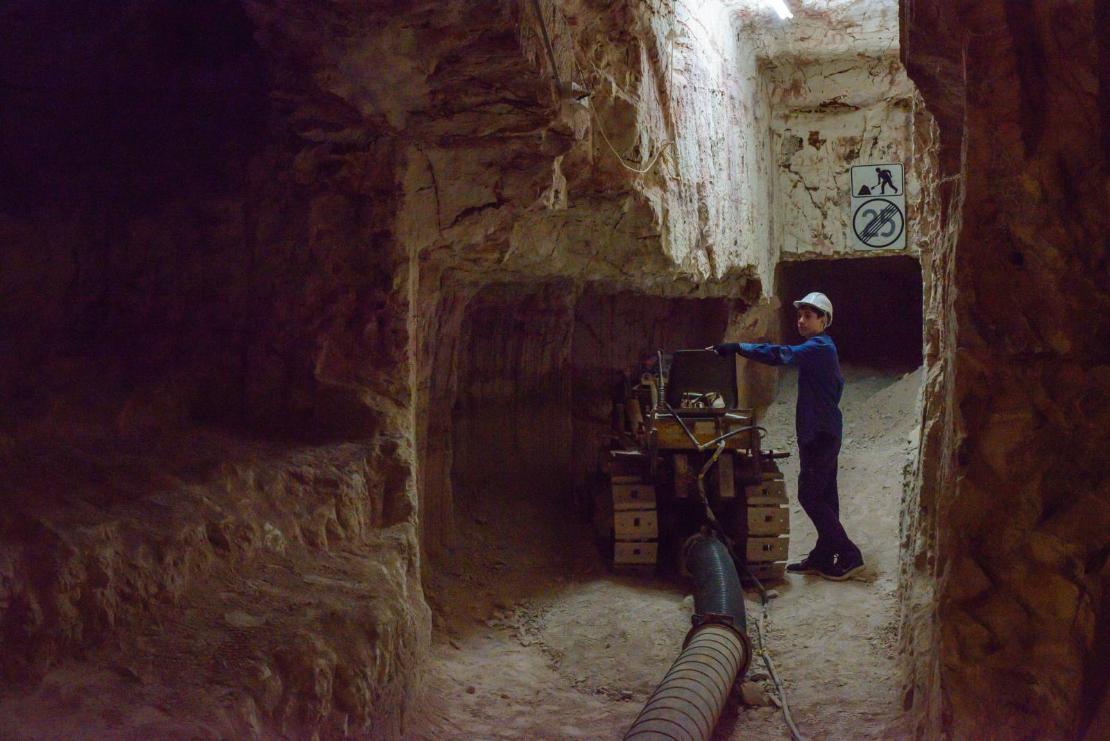 thi-tran-duoi-long-dat-hollywood-coober-pedy