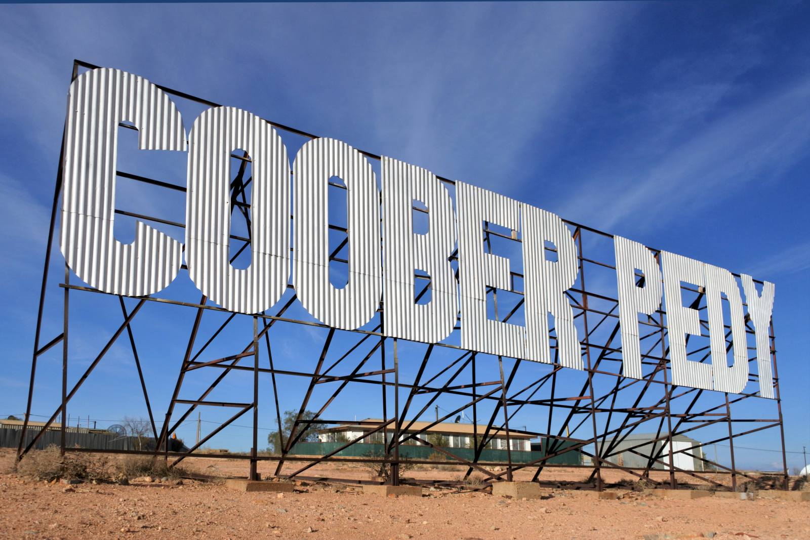 thi-tran-duoi-long-dat-hollywood-coober-pedy