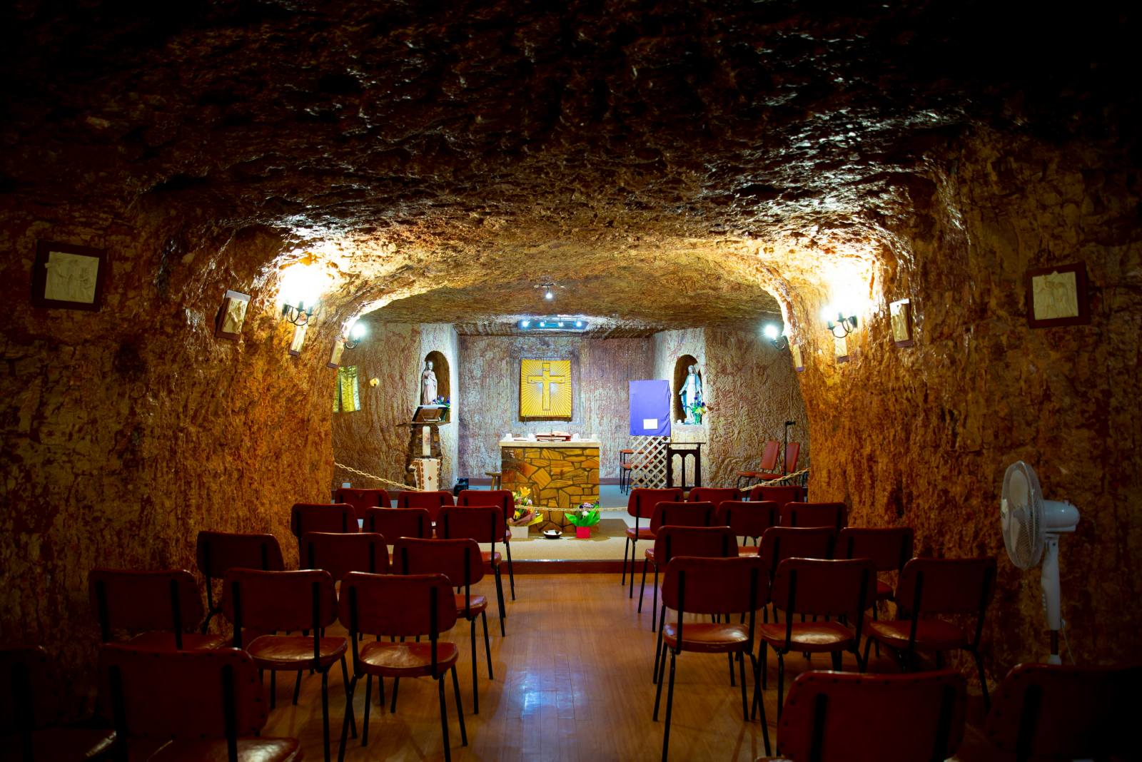 thi-tran-duoi-long-dat-hollywood-coober-pedy