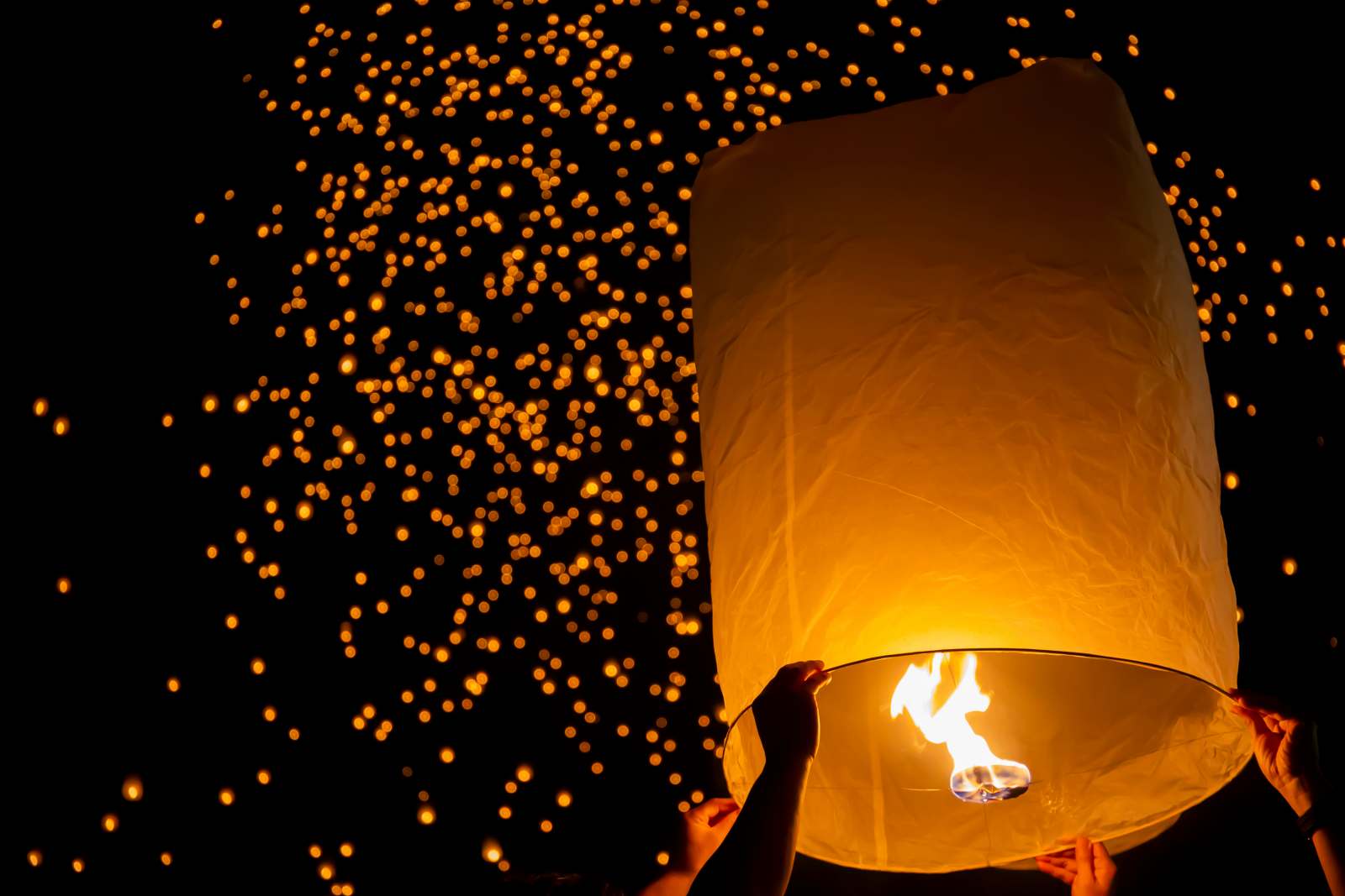 le-hoi-tha-den-thang-11-chiang-mai-thai-lan