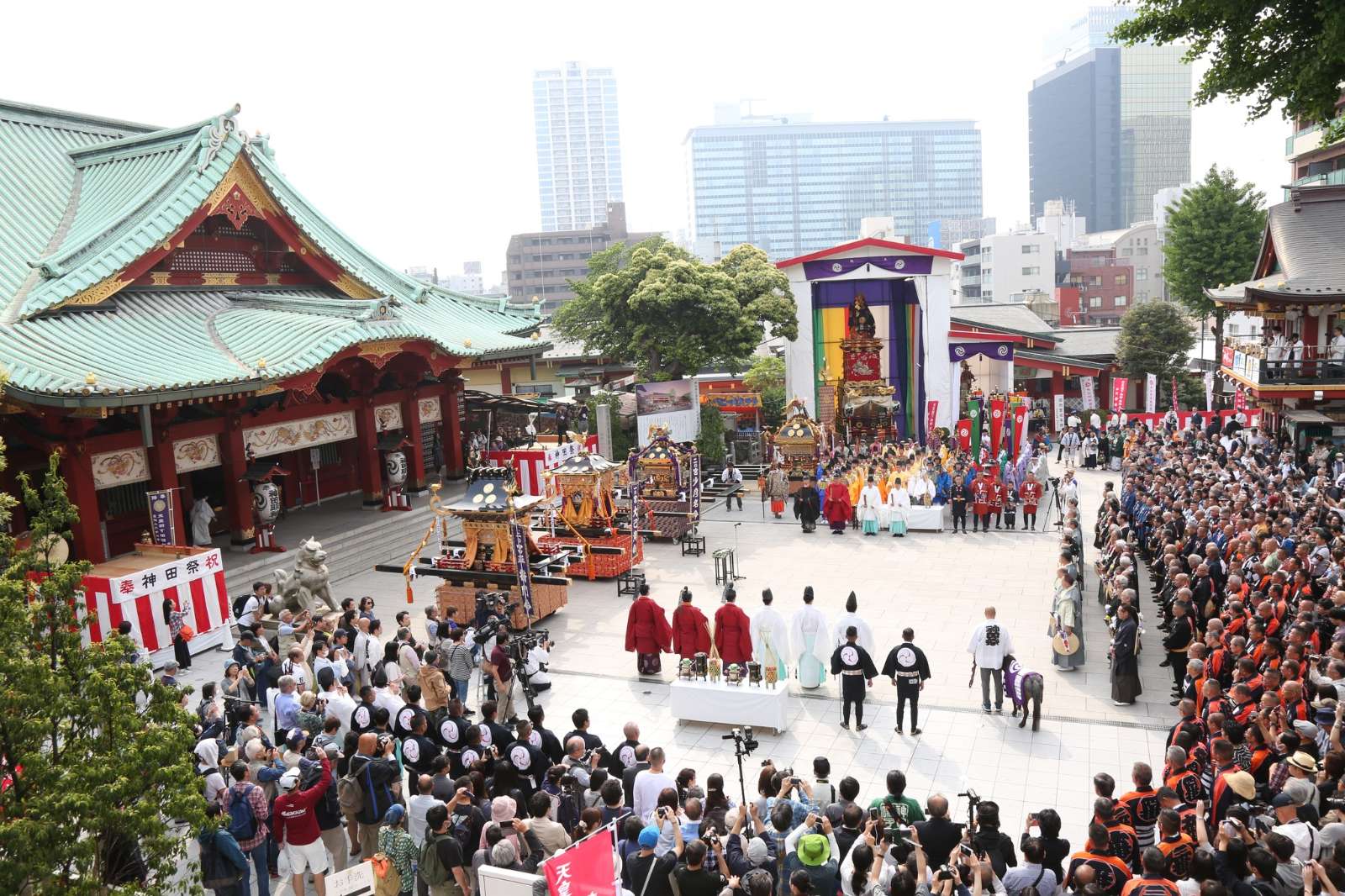 lễ hội mùa hè, music festival, Kanda Matsuri, Glastonbury, The Taste of Chicago, Genzano Infiorata