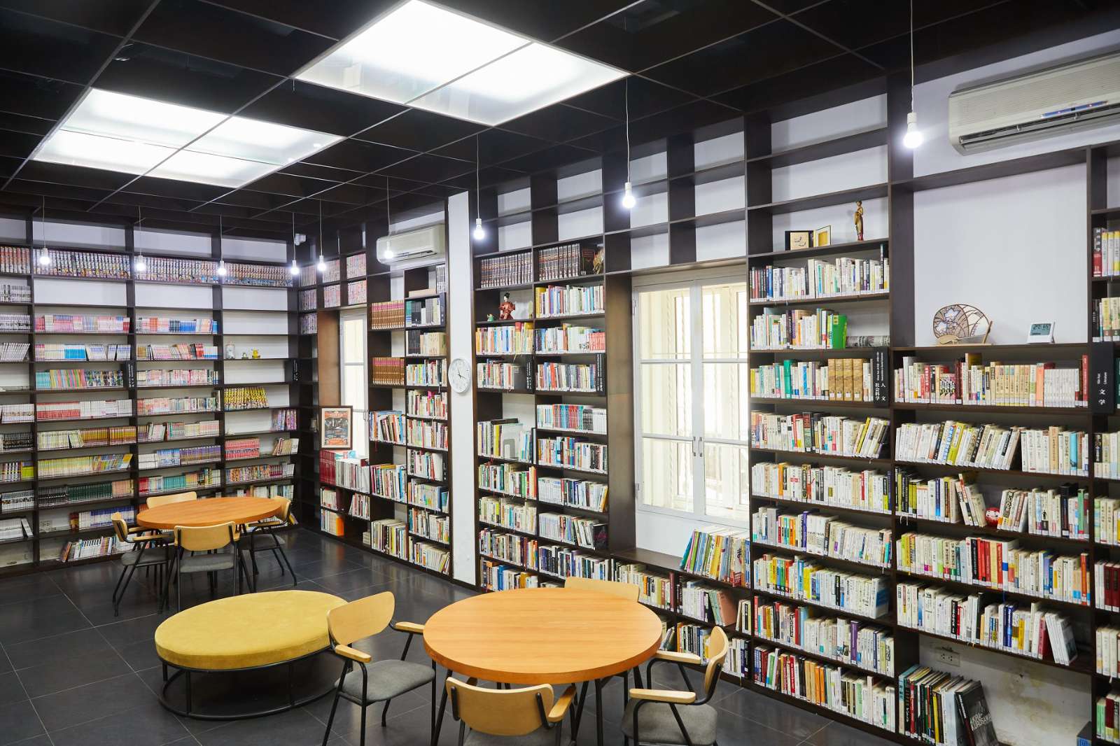 thư viện, không gian yên tĩnh, không gian đọc sách, sách hay