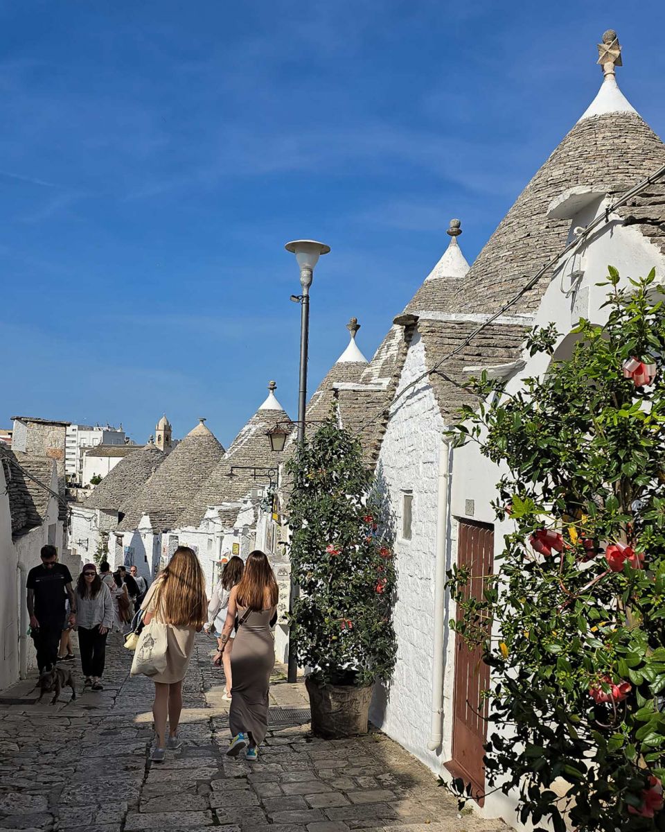 Alberobello, du lịch ý, khám phá Alberobello, Italian town, explore small town