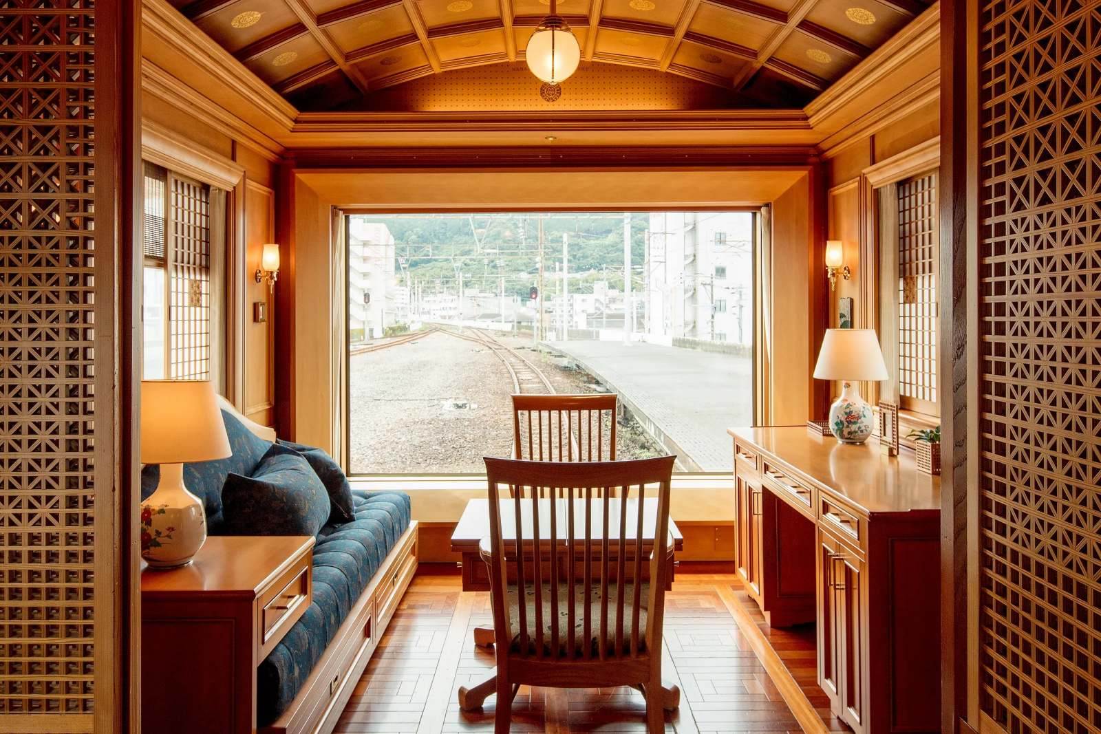 du lịch tàu hỏa, tàu hỏa cao cấp, tàu hỏa sang trọng, luxury train travel, luxurious train rides