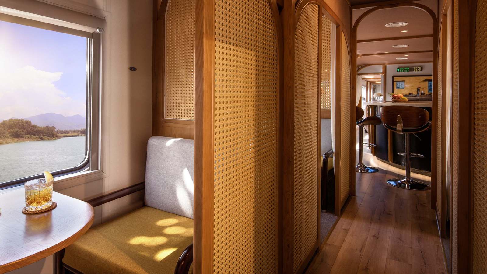 du lịch tàu hỏa, tàu hỏa cao cấp, tàu hỏa sang trọng, luxury train travel, luxurious train rides