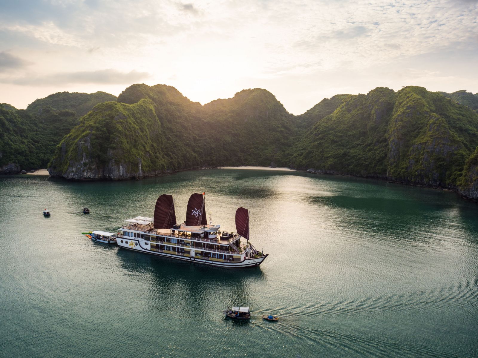 Du thuyền, Lan Hạ, 5 sao, Orchid Cruises, Orchid Classic Cruises, ưu đãi, wowweekend