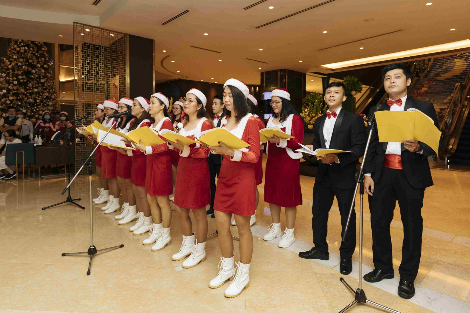 Sheraton Saigon , cây thông Noel, giáng sinh