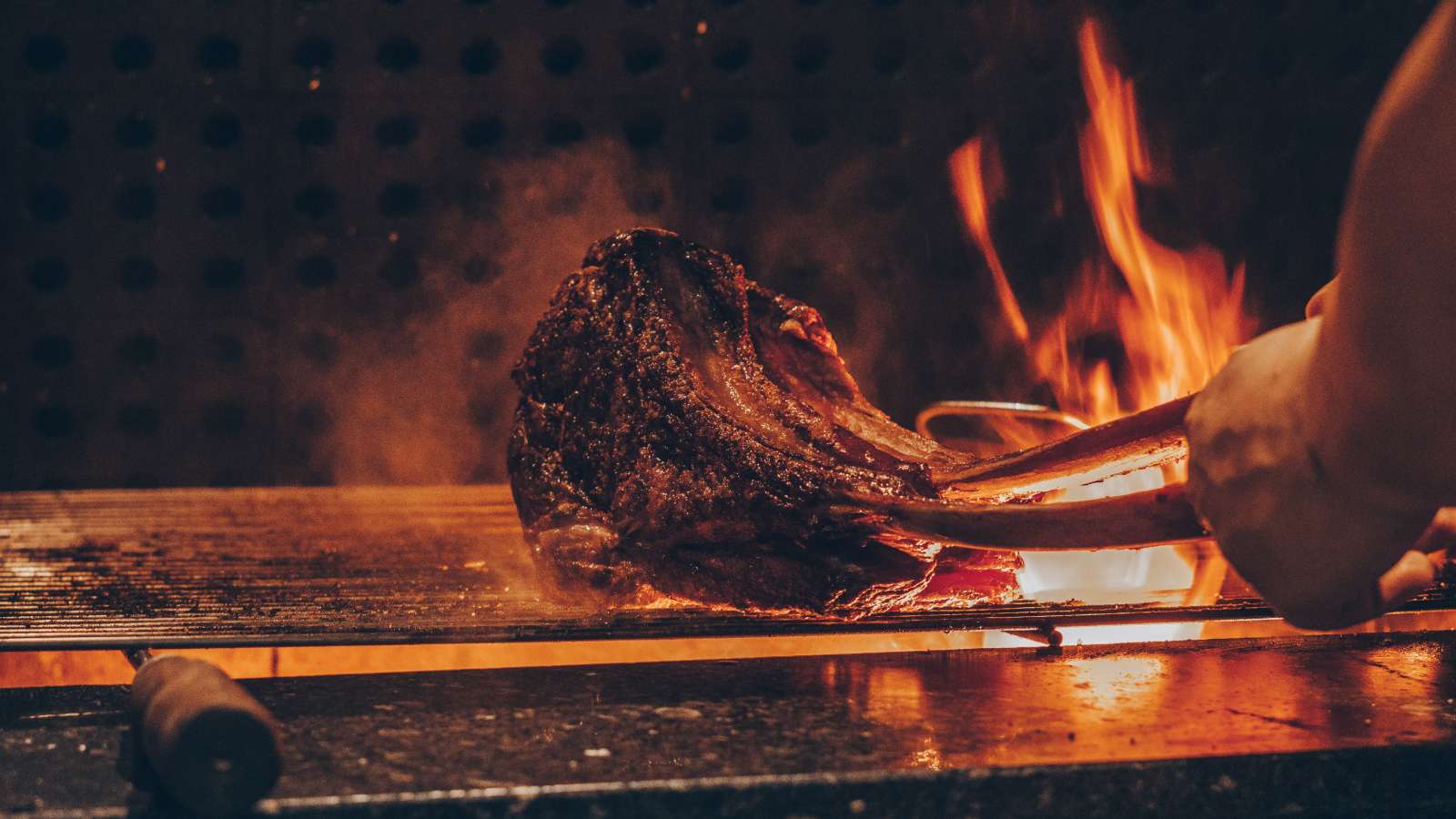 Pullman Phú Quốc, Mad Cow Wine & Grill