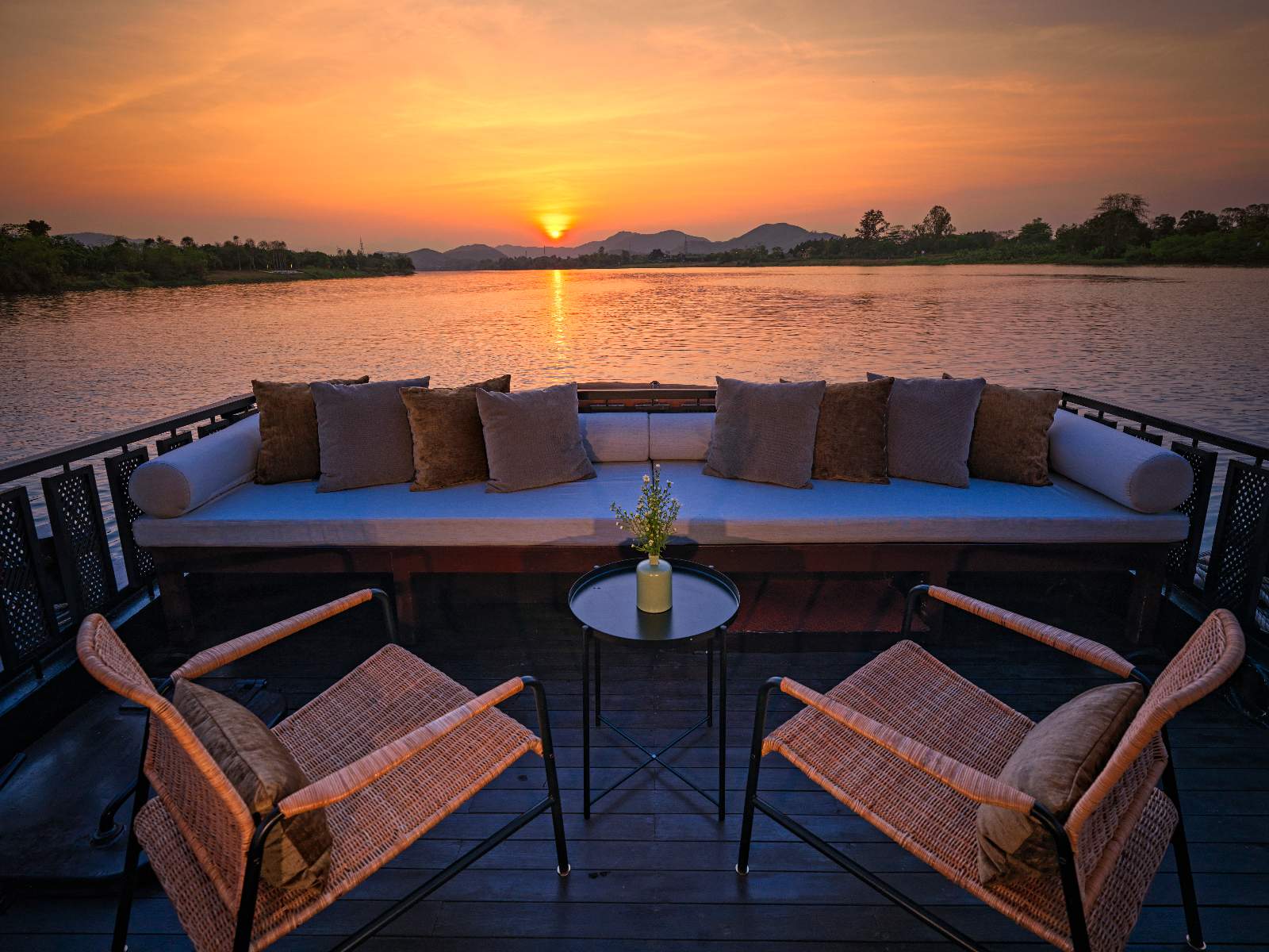 Azerai La Residence Huế, Du Thuyền, Sông Hương, Huế