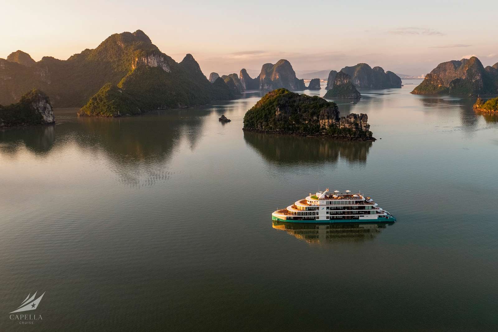 Capella Cruises, Kiến trúc Đông Dương, Lan Hạ
